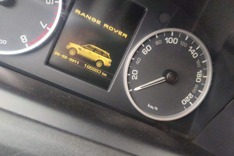 Used Land Rover Range Sport 2012 5.0 SC V8 HSE Odometer Close Up