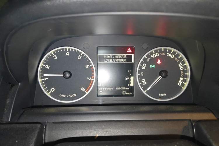 Used Land Rover Range Sport 2012 5.0 NA V8 HSE Odometer Close Up