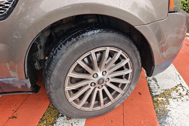 Used Land Rover Range Sport 2012 3.0 TDV6 HSE Diesel Edition Right Front Wheel Hub