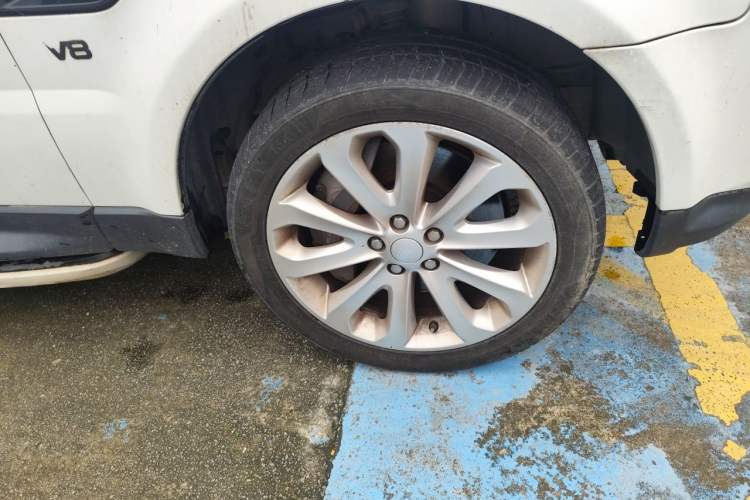 Used Land Rover Range Sport 2012 5.0 SC V8 HSE Right Front Wheel Hub