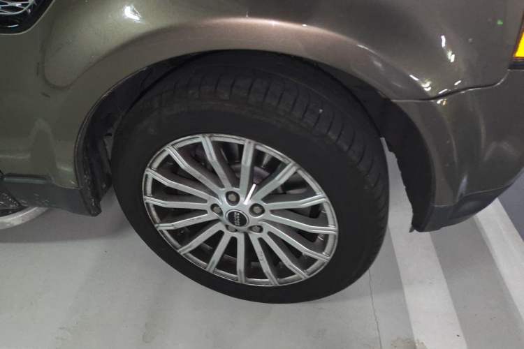Used Land Rover Range Sport 2012 5.0 NA V8 HSE Right Front Wheel Hub