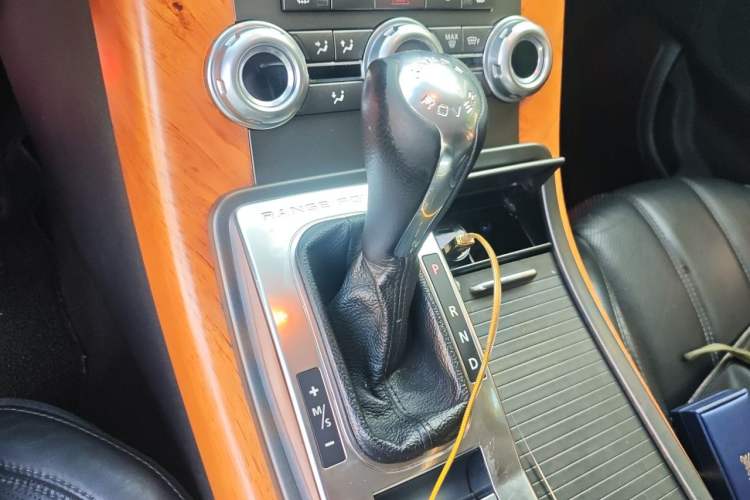 Used Land Rover Range Sport 2012 3.0 TDV6 HSE Diesel Edition Gear Lever