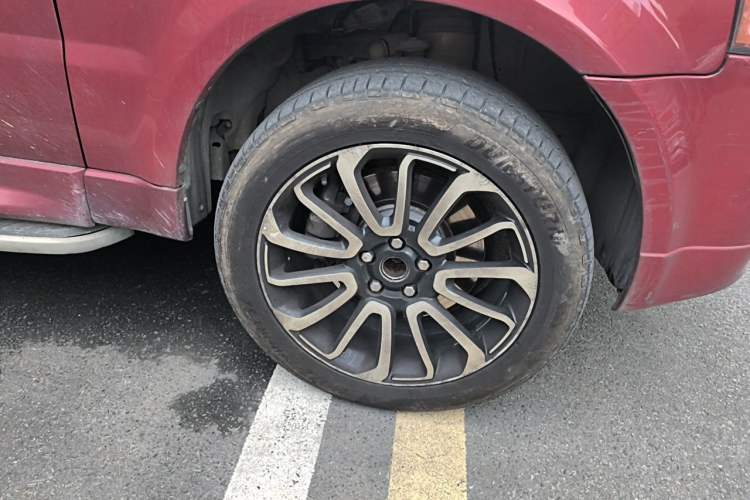 Used Land Rover Range Sport  Right Front Wheel Hub