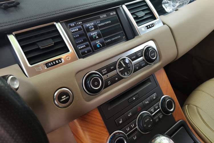 Used Land Rover Range Sport 2012 3.0 TDV6 HSE Diesel Edition Audio And AC Panel