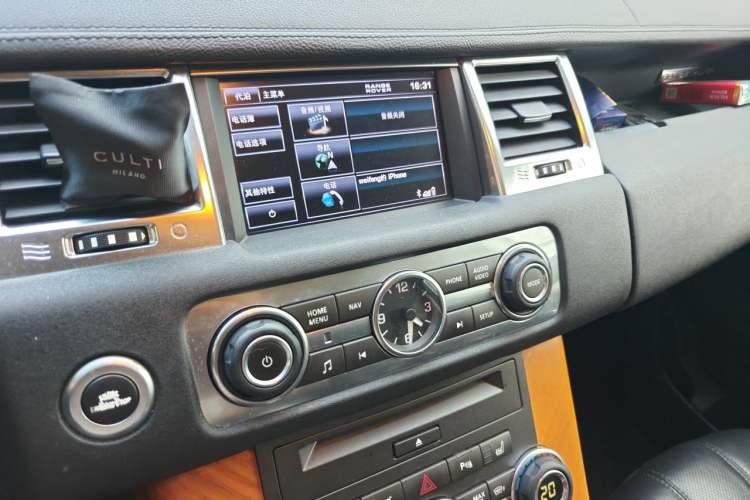 Used Land Rover Range Sport 2012 3.0 TDV6 HSE Diesel Edition Audio And AC Panel