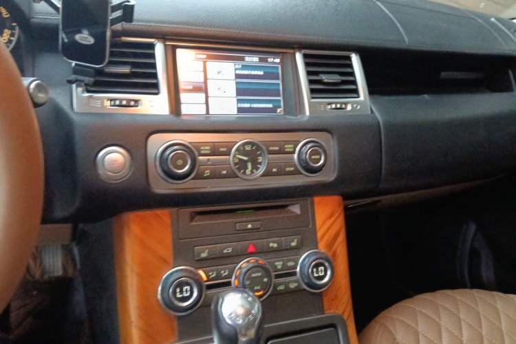 Used Land Rover Range Sport 2012 3.0 TDV6 HSE Diesel Edition Audio And AC Panel