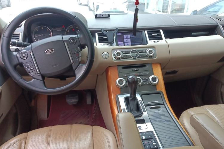 Used Land Rover Range Sport 2012 3.0 TDV6 HSE Diesel Edition Center Console
