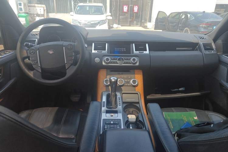 Used Land Rover Range Sport 2012 3.0 TDV6 HSE Diesel Edition Center Console