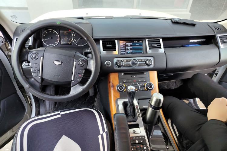 Used Land Rover Range Sport 2012 5.0 NA V8 HSE Center Console