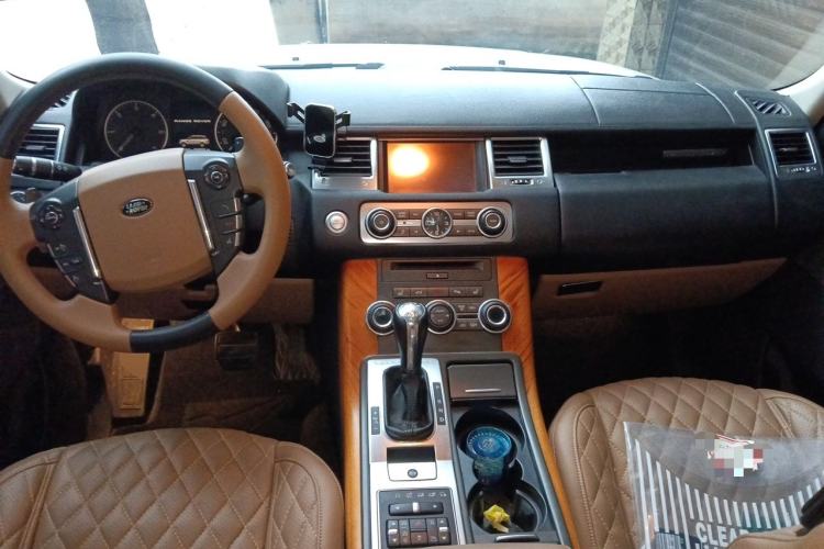 Used Land Rover Range Sport 2012 3.0 TDV6 HSE Diesel Edition Center Console