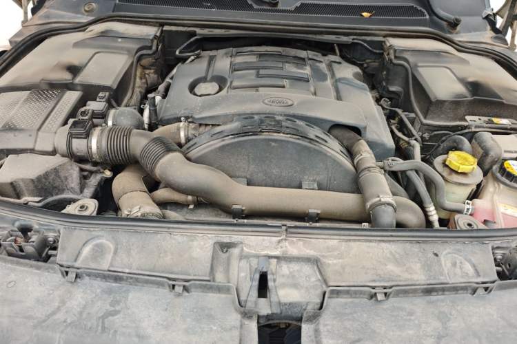 Used Land Rover Range Sport 2012 3.0 TDV6 HSE Diesel Edition Engine Bay