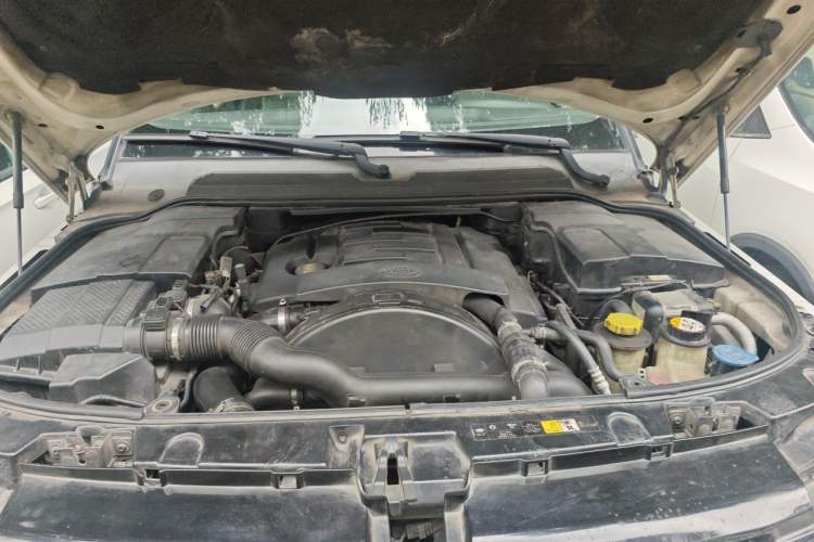 Used Land Rover Range Sport 2012 3.0 TDV6 HSE Diesel Edition Engine Bay