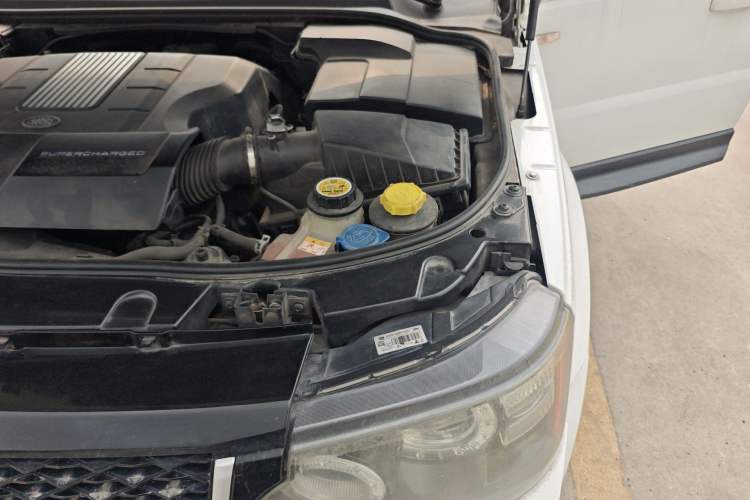 Used Land Rover Range Sport 2012 5.0 SC V8 HSE Engine Bay Left