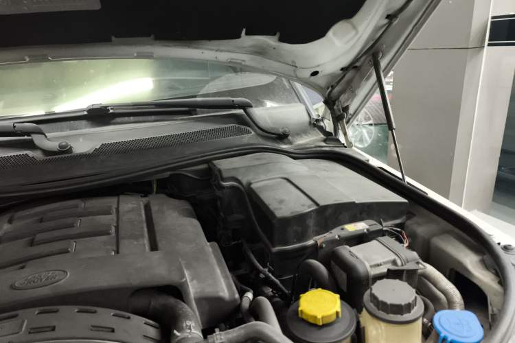 Used Land Rover Range Sport 2012 3.0 TDV6 HSE Diesel Edition Engine Bay Left
