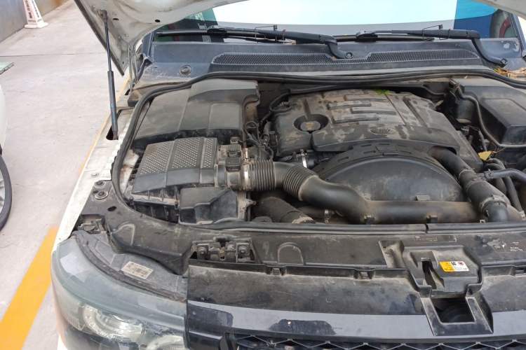 Used Land Rover Range Sport 2012 3.0 TDV6 HSE Diesel Edition Engine Bay Right