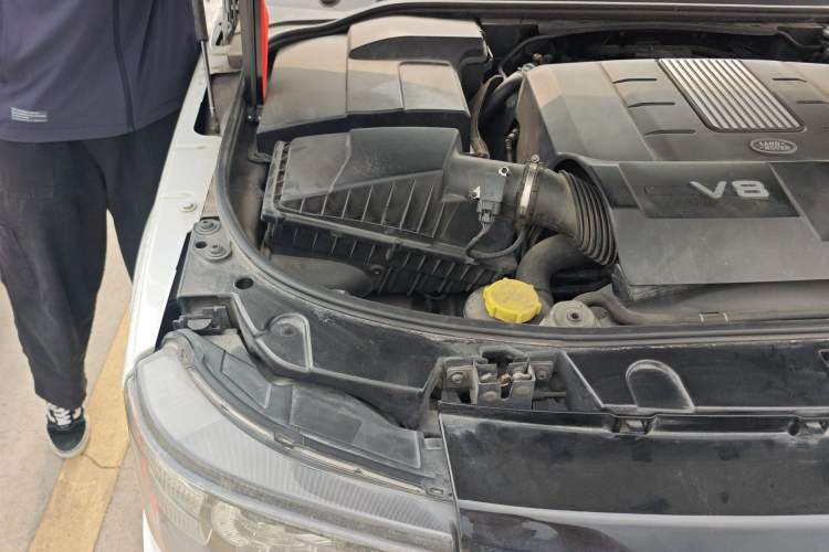 Used Land Rover Range Sport 2012 5.0 SC V8 HSE Engine Bay Right