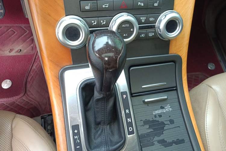 Used Land Rover Range Sport 2012 3.0 TDV6 HSE Diesel Edition Gear Lever