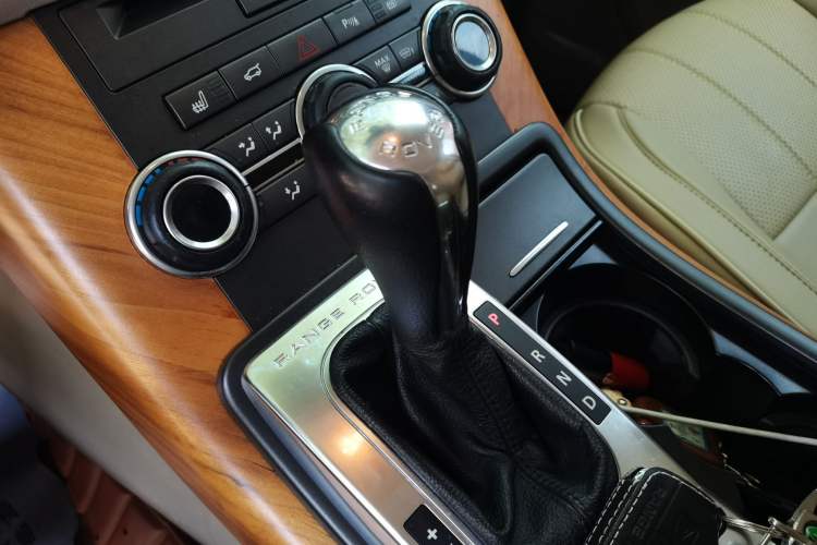 Used Land Rover Range Sport 2012 3.0 TDV6 HSE Diesel Edition Gear Lever