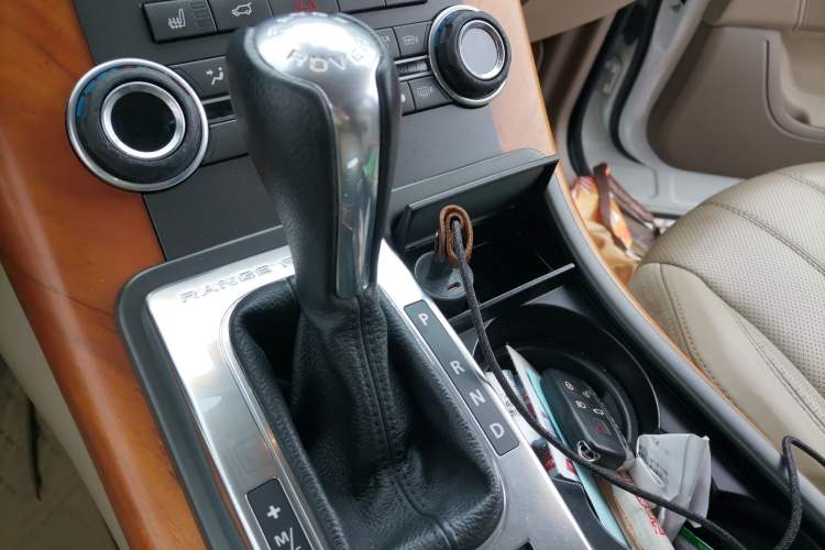 Used Land Rover Range Sport 2012 3.0 TDV6 HSE Diesel Edition Gear Lever