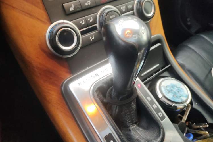 Used Land Rover Range Sport 2012 3.0 TDV6 HSE Diesel Edition Gear Lever