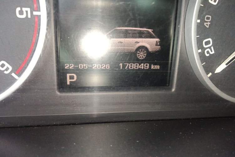 Used Land Rover Range Sport 2012 3.0 TDV6 HSE Diesel Edition Odometer Close Up