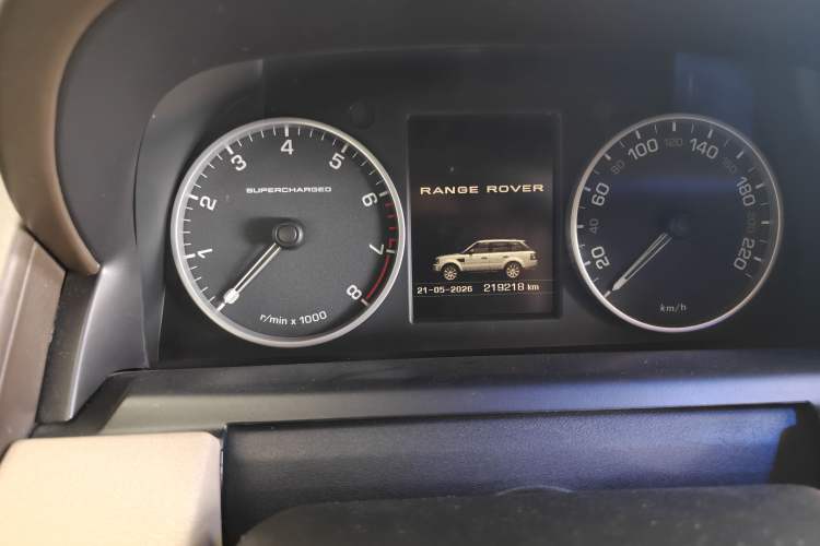 Used Land Rover Range Sport 2012 5.0 SC V8 HSE Odometer Close Up