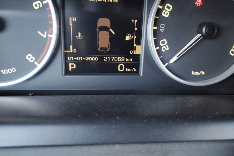 Used Land Rover Range Sport 2012 5.0 NA V8 HSE Odometer Close Up