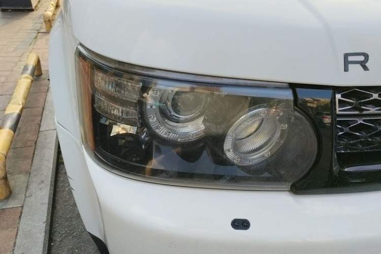 Used Land Rover Range Sport 2012 3.0 TDV6 HSE Diesel Edition Right Front Headlight