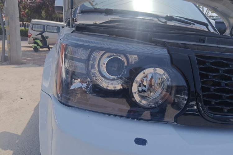 Used Land Rover Range Sport 2012 3.0 TDV6 HSE Diesel Edition Right Front Headlight
