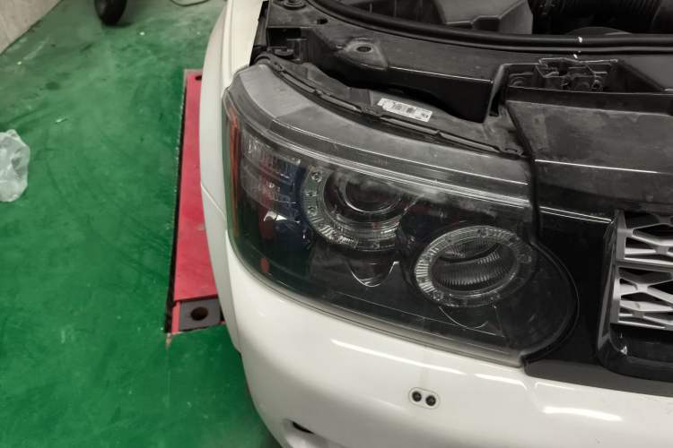 Used Land Rover Range Sport 2012 3.0 TDV6 HSE Diesel Edition Right Front Headlight