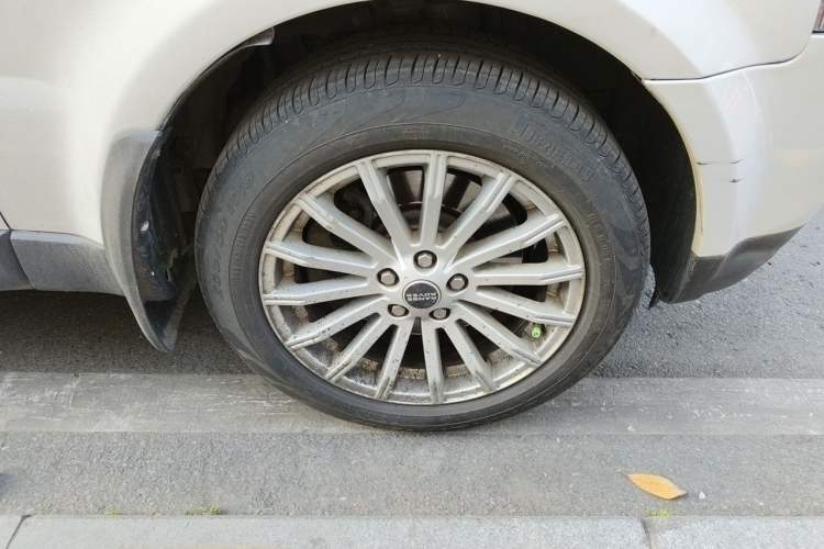 Used Land Rover Range Sport 2012 3.0 TDV6 HSE Diesel Edition Right Front Wheel Hub