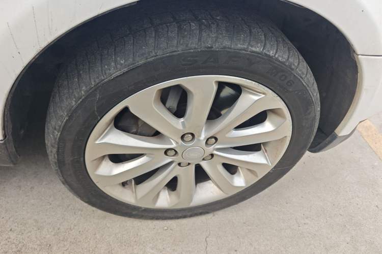 Used Land Rover Range Sport 2012 5.0 SC V8 HSE Right Front Wheel Hub