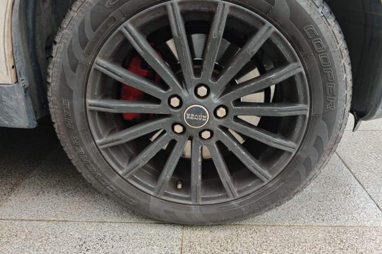 Used Land Rover Range Sport 2012 3.0 TDV6 HSE Diesel Edition Right Front Wheel Hub