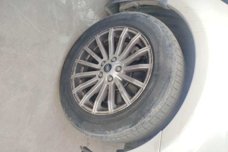 Used Land Rover Range Sport 2012 3.0 TDV6 HSE Diesel Edition Right Front Wheel Hub
