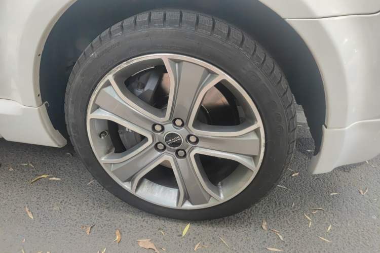 Used Land Rover Range Sport  Right Front Wheel Hub