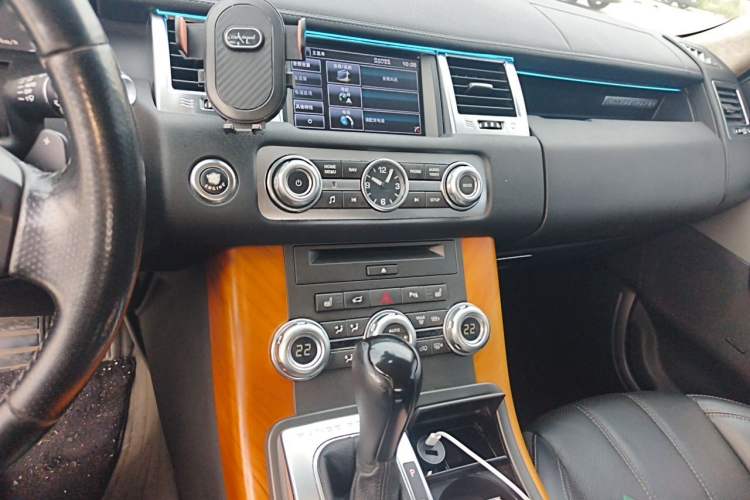 Used Land Rover Range Sport 2013 3.0 TDV6 Diesel Edition Audio And AC Panel