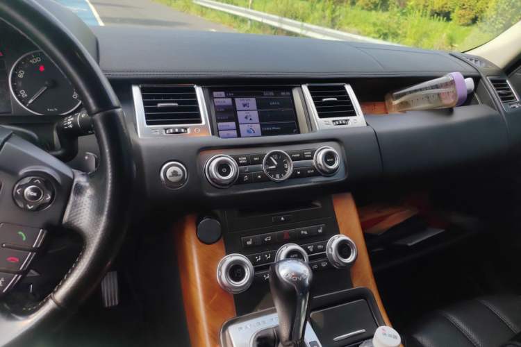 Used Land Rover Range Sport 2013 3.0 TDV6 Diesel Edition Audio And AC Panel