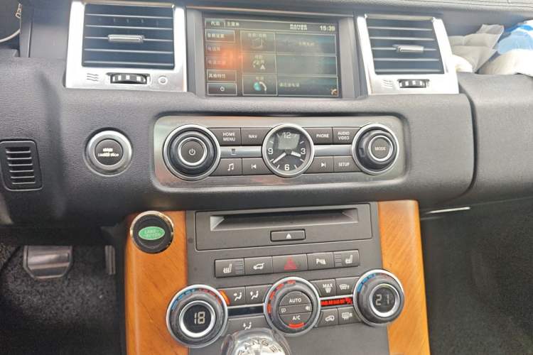 Used Land Rover Range Sport 2013 3.0 TDV6 Diesel Edition Audio And AC Panel