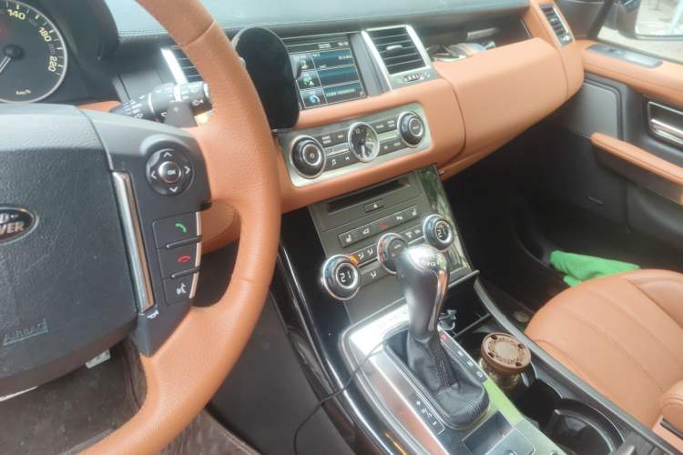 Used Land Rover Range Sport 2013 5.0 NA V8 HSE Audio And AC Panel