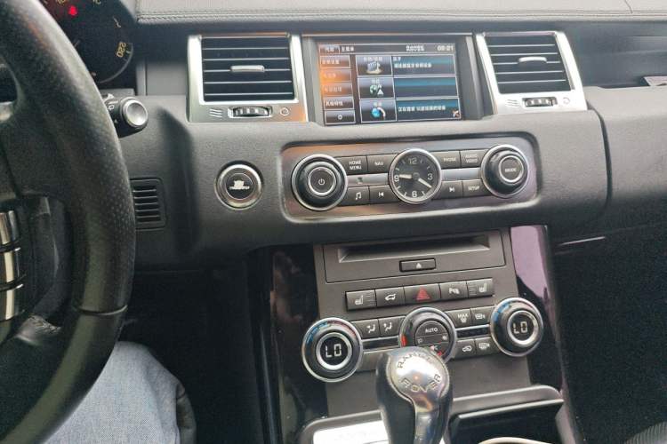 Used Land Rover Range Sport 2013 3.0 TDV6 Diesel Edition Audio And AC Panel