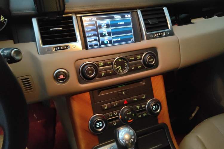 Used Land Rover Range Sport 2013 3.0 TDV6 Diesel Edition Audio And AC Panel