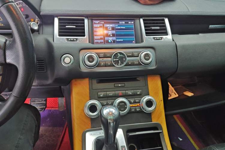 Used Land Rover Range Sport 2013 3.0 TDV6 Diesel Edition Audio And AC Panel
