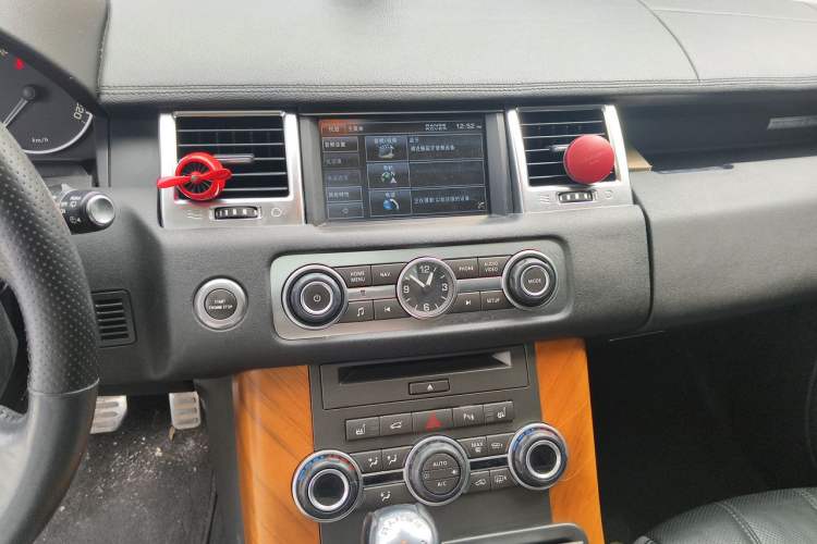 Used Land Rover Range Sport 2013 3.0 TDV6 Diesel Edition Audio And AC Panel