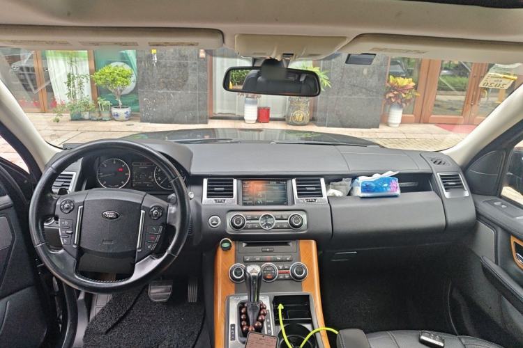 Used Land Rover Range Sport 2013 3.0 TDV6 Diesel Edition Center Console