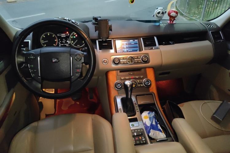 Used Land Rover Range Sport 2013 3.0 TDV6 Diesel Edition Center Console
