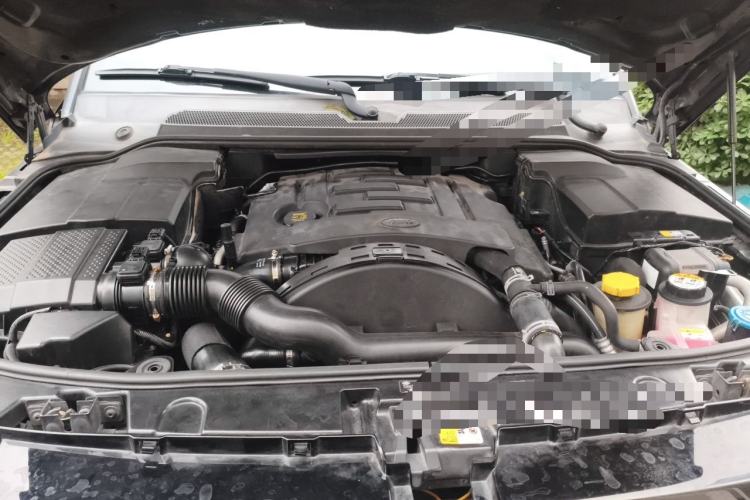 Used Land Rover Range Sport 2013 3.0 TDV6 Black Label Limited Edition Engine Bay