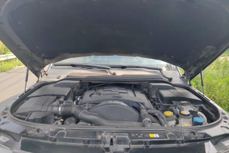 Used Land Rover Range Sport 2013 3.0 TDV6 Diesel Edition Engine Bay