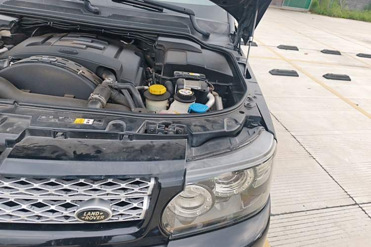 Used Land Rover Range Sport 2013 3.0 TDV6 Diesel Edition Engine Bay Left