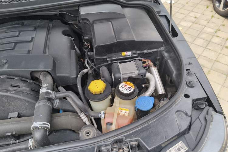 Used Land Rover Range Sport 2013 3.0 TDV6 Diesel Edition Engine Bay Left