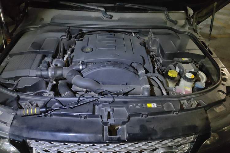 Used Land Rover Range Sport 2013 3.0 TDV6 Diesel Edition Engine Bay